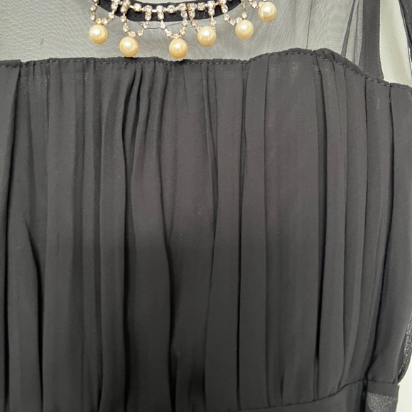 black long dress top with pearl neckline - Picture 4 of 5